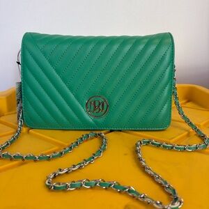 Elegant Green Quilted Crossbody Bag with Chain Strap
